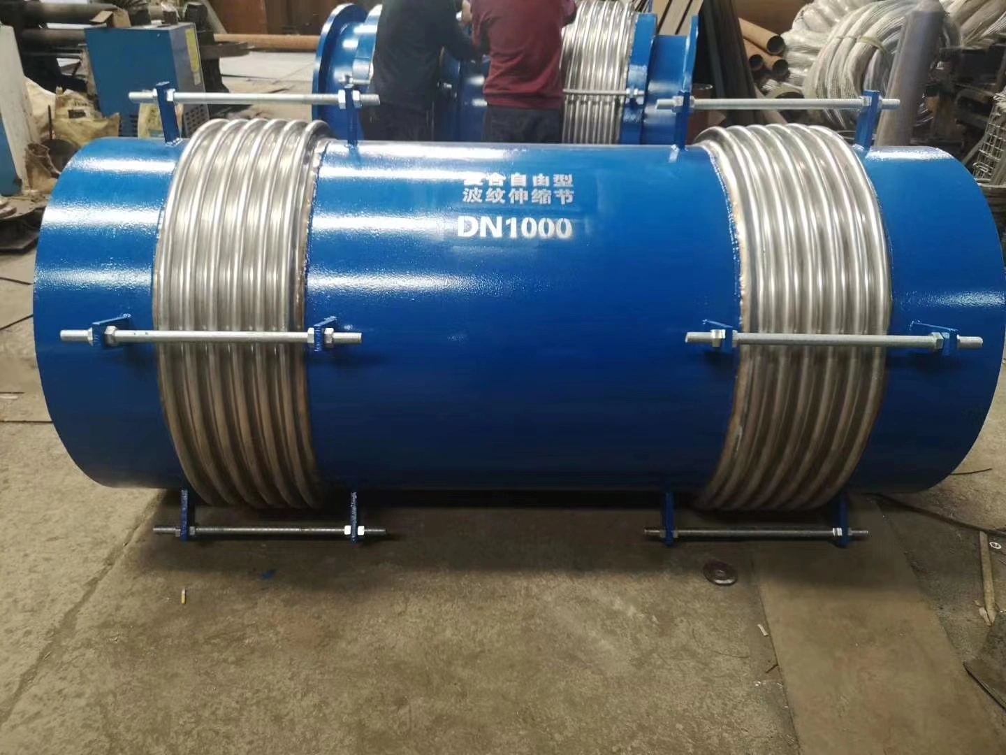 Metal expansion joints capable of withstanding chemical corrosion