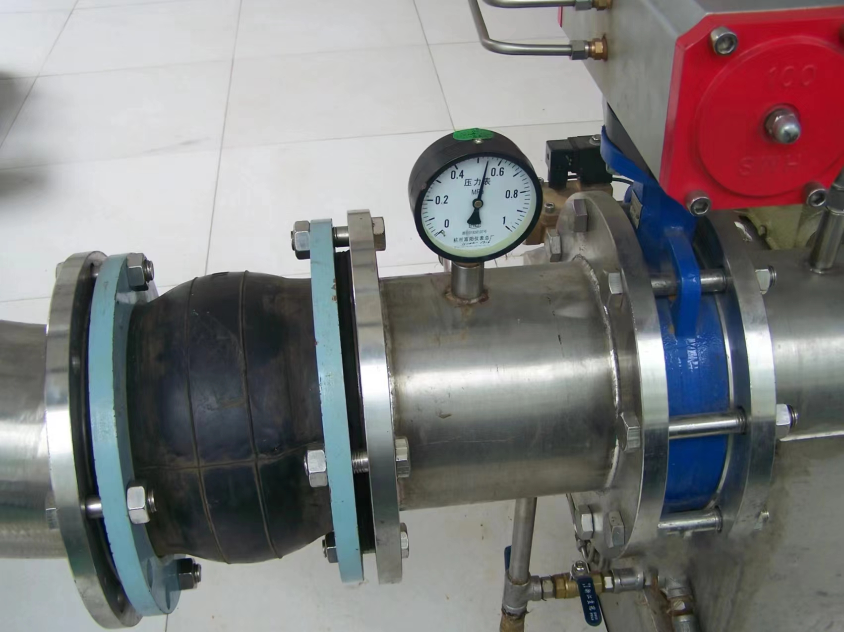 The use of rubber expansion joints